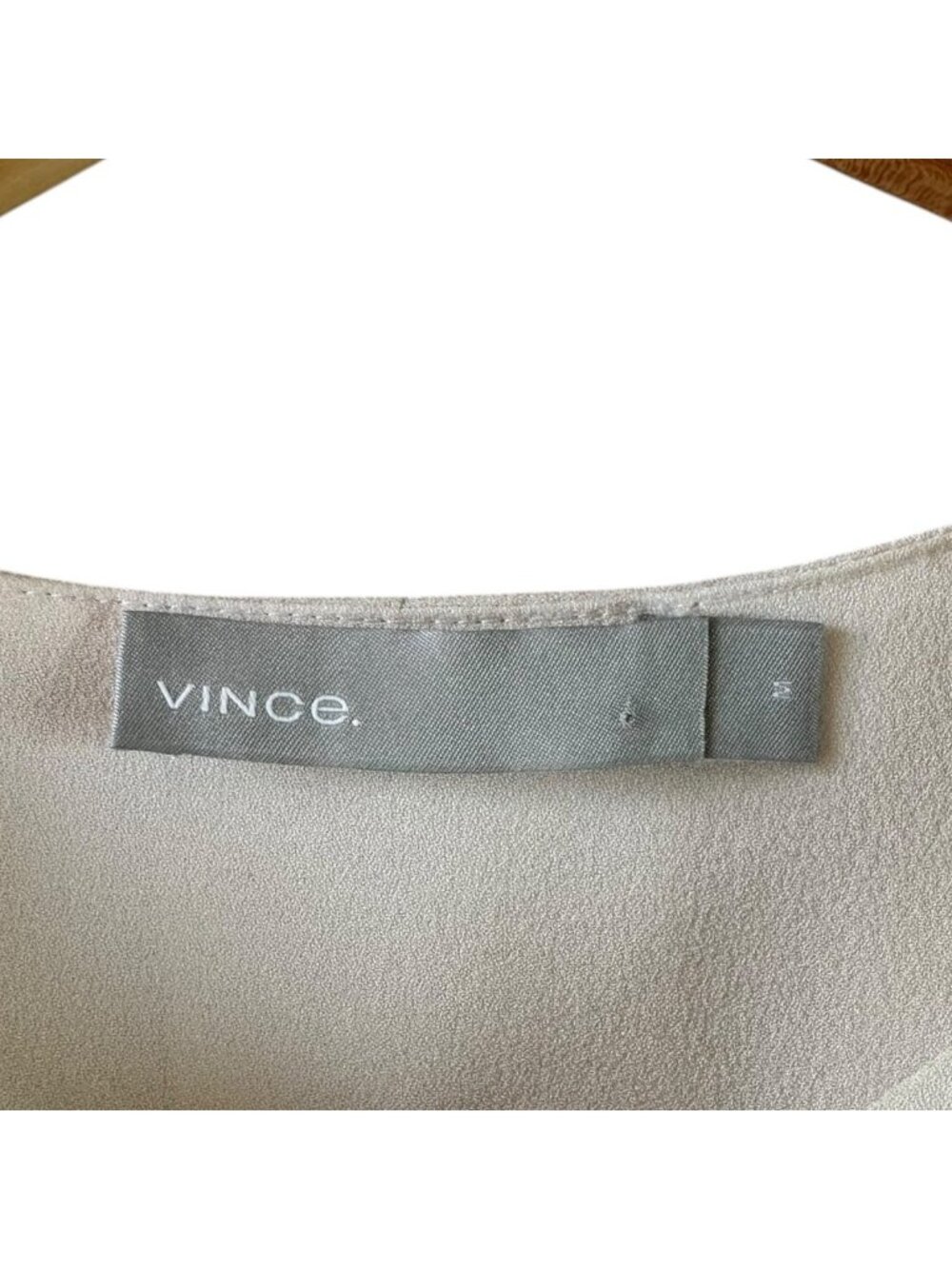 Vince Ivory Silk Crepe Blouse Size M Hidden Button Pleat Back Quiet Luxury - Picture 4 of 6